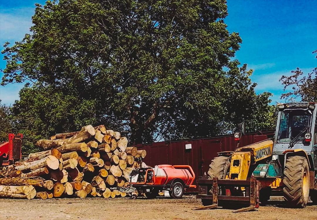 logs-truck